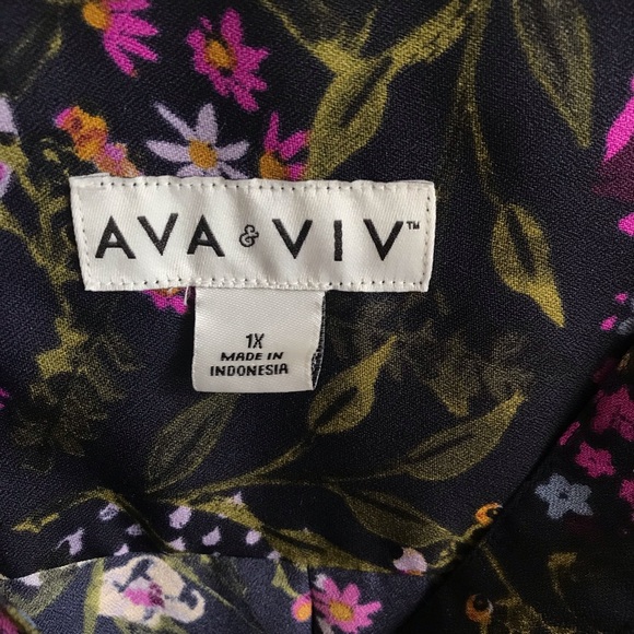 Ava & Viv navy floral boho blouse 1X - Picture 3 of 4